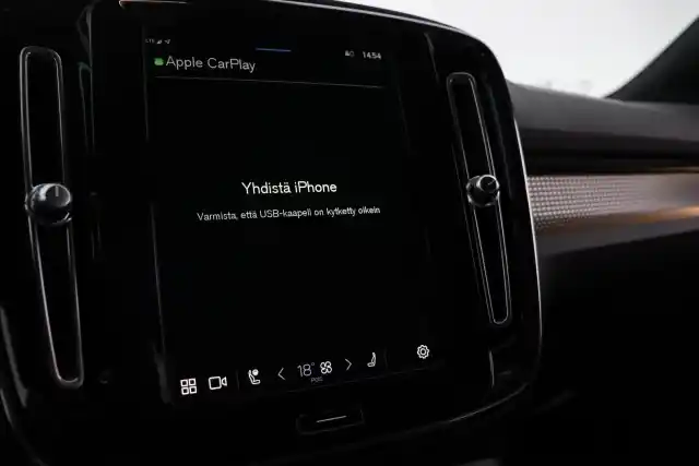 Musta Maastoauto, Volvo XC40 – GOR-541