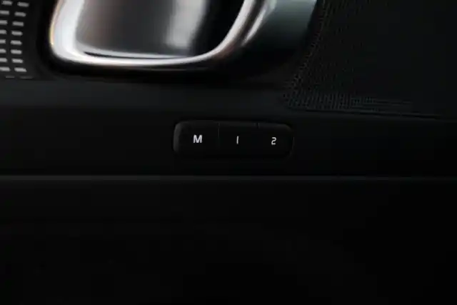 Musta Maastoauto, Volvo XC40 – GOR-541