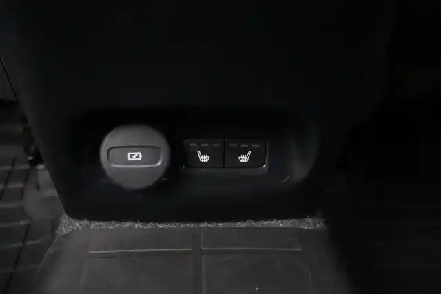 Musta Maastoauto, Volvo XC40 – GOR-541