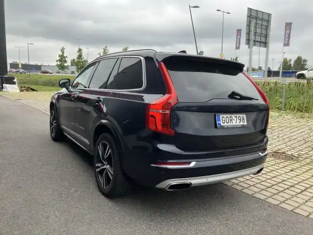 Sininen Maastoauto, Volvo XC90 – GOR-798