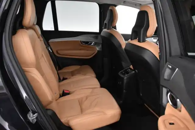 Sininen Maastoauto, Volvo XC90 – GOR-798