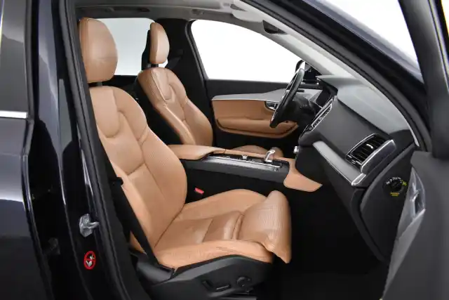 Sininen Maastoauto, Volvo XC90 – GOR-798