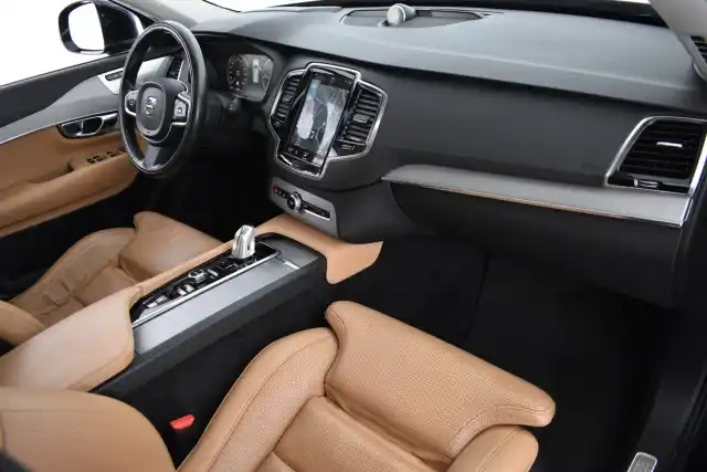 Sininen Maastoauto, Volvo XC90 – GOR-798