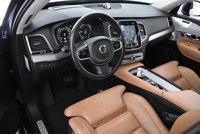 Sininen Maastoauto, Volvo XC90 – GOR-798