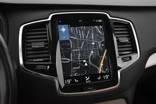 Sininen Maastoauto, Volvo XC90 – GOR-798