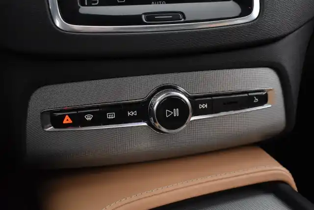 Sininen Maastoauto, Volvo XC90 – GOR-798