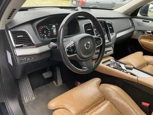 Sininen Maastoauto, Volvo XC90 – GOR-798