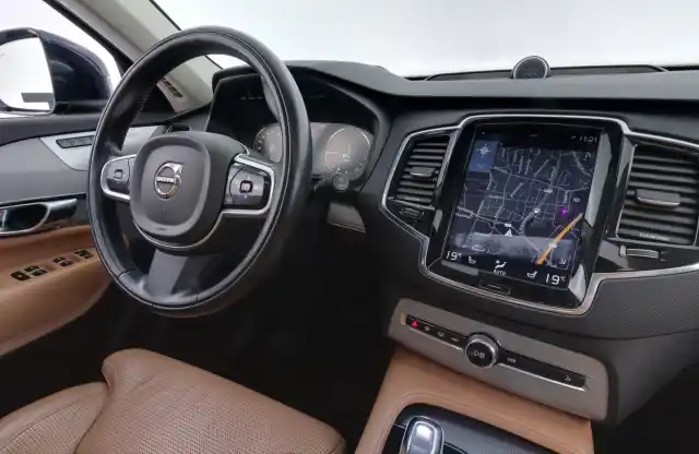 Sininen Maastoauto, Volvo XC90 – GOR-798