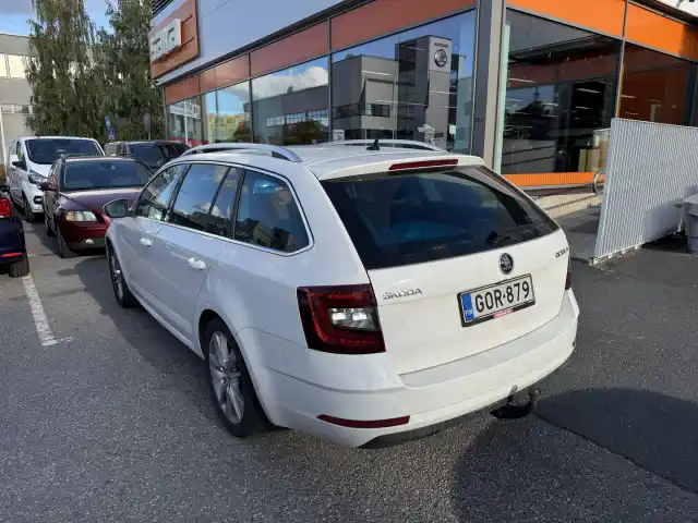 Valkoinen Farmari, Skoda Octavia – GOR-879