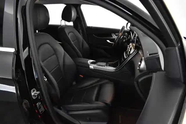 Musta Maastoauto, Mercedes-Benz GLC – GOS-934