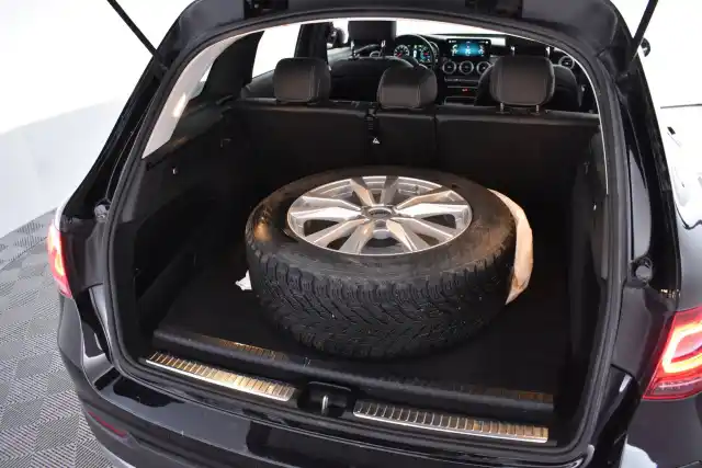 Musta Maastoauto, Mercedes-Benz GLC – GOS-934