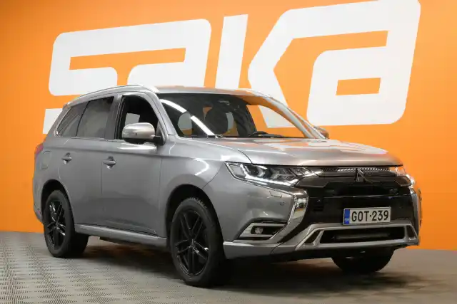 Harmaa Maastoauto, Mitsubishi Outlander PHEV – GOT-239