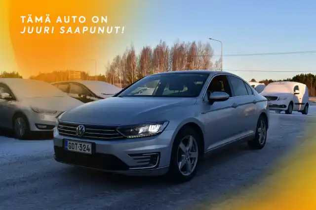 Harmaa Sedan, Volkswagen Passat – GOT-324