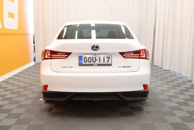 Valkoinen Sedan, Lexus IS – GOU-117