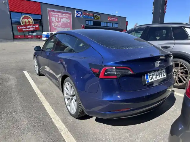 Sininen Sedan, Tesla Model 3 – GOU-972