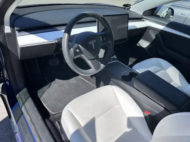 Sininen Sedan, Tesla Model 3 – GOU-972