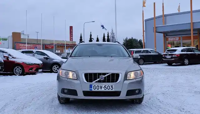 Harmaa Farmari, Volvo V70 – GOV-503