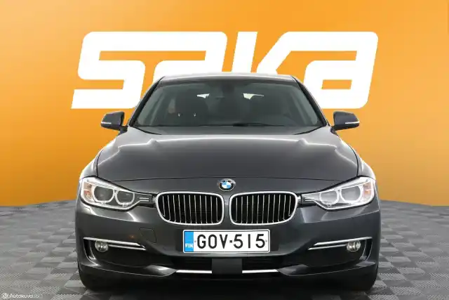 Harmaa Farmari, BMW 330 – GOV-515