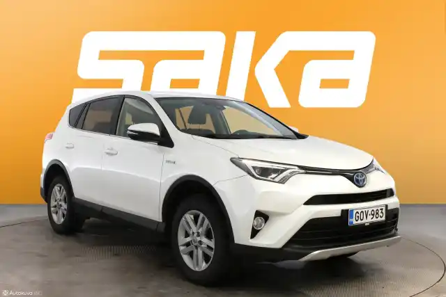 Valkoinen Maastoauto, Toyota RAV4 – GOV-983