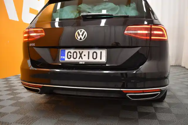 Musta Farmari, Volkswagen Passat – GOX-101