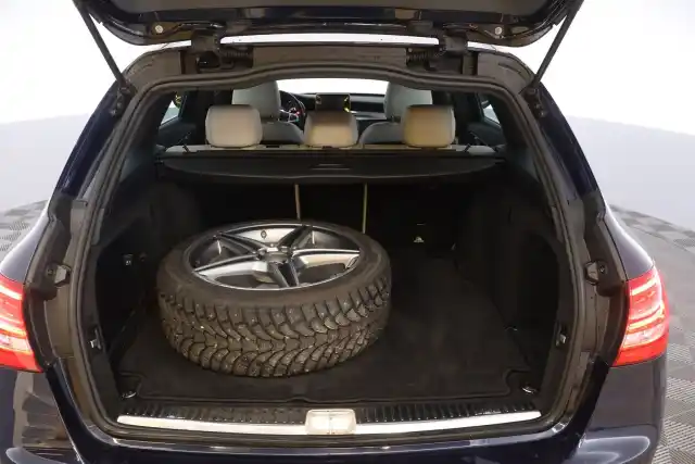 Sininen Farmari, Mercedes-Benz C – GOX-597