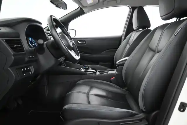 Valkoinen Viistoperä, Nissan Leaf – GOX-624