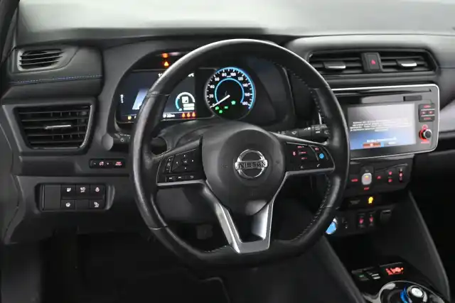 Valkoinen Viistoperä, Nissan Leaf – GOX-624