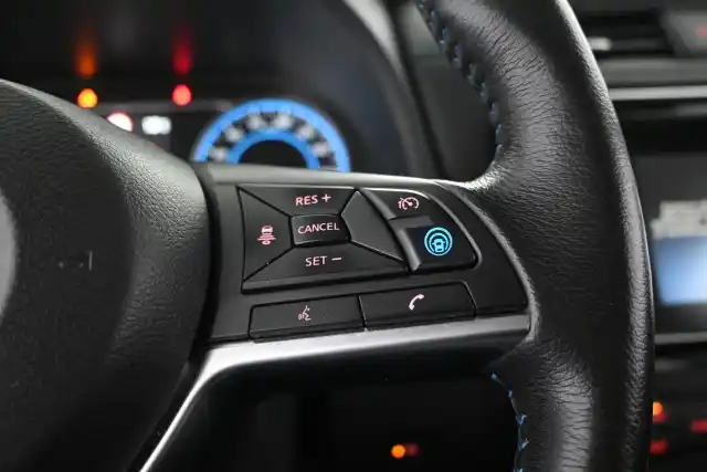 Valkoinen Viistoperä, Nissan Leaf – GOX-624