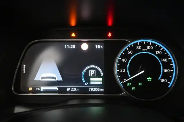 Valkoinen Viistoperä, Nissan Leaf – GOX-624