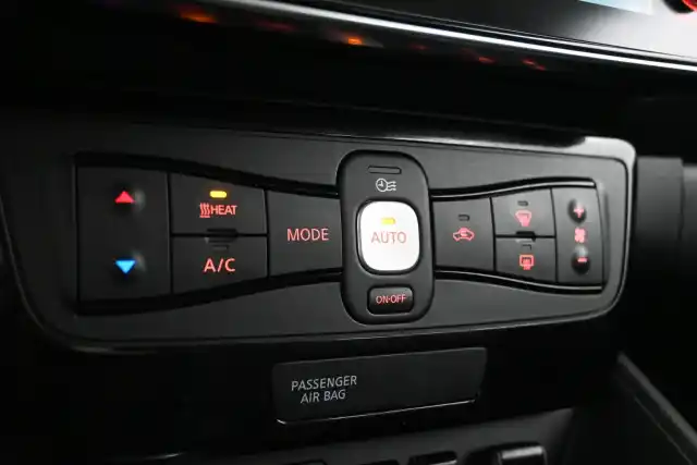 Valkoinen Viistoperä, Nissan Leaf – GOX-624