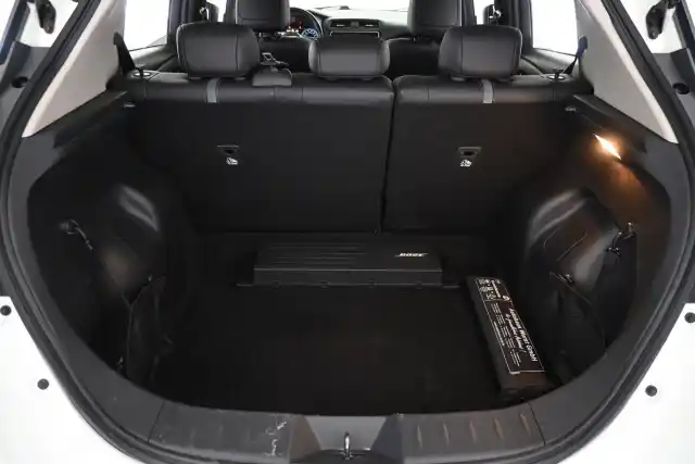 Valkoinen Viistoperä, Nissan Leaf – GOX-624