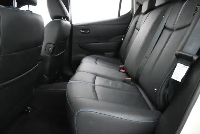 Valkoinen Viistoperä, Nissan Leaf – GOX-624