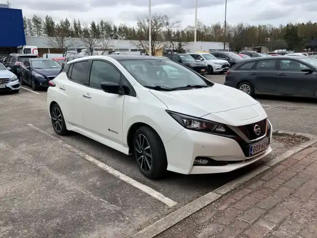 Valkoinen Viistoperä, Nissan Leaf – GOX-624