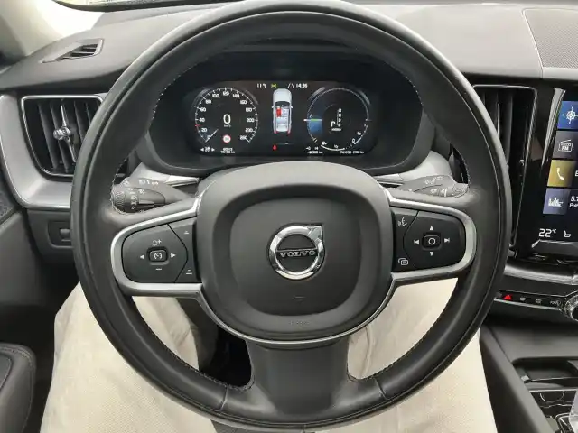 Harmaa Maastoauto, Volvo XC60 – GOX-627