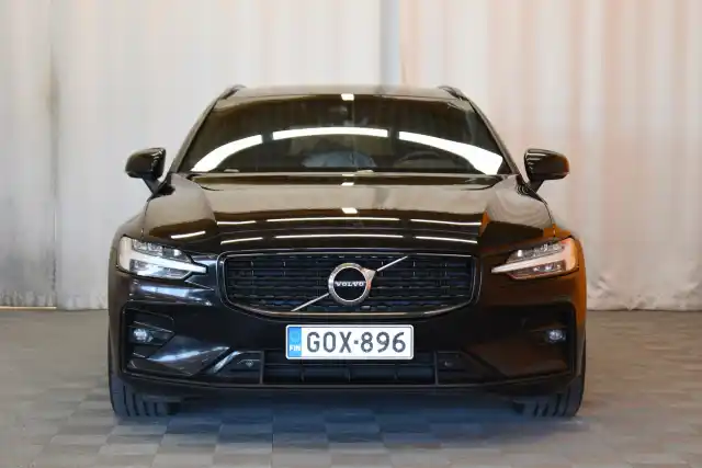 Musta Farmari, Volvo V60 – GOX-896