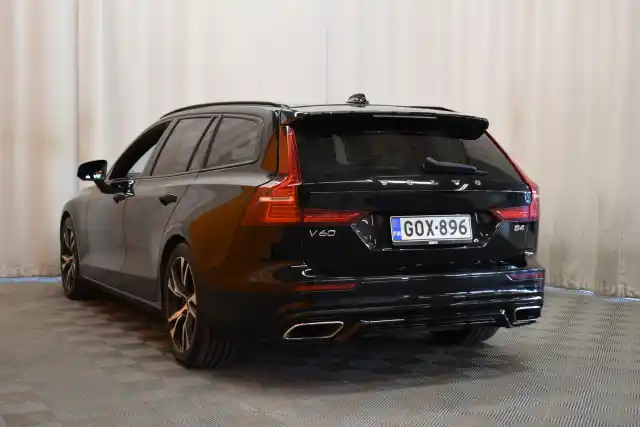 Musta Farmari, Volvo V60 – GOX-896