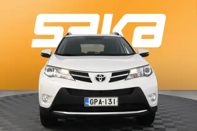 Valkoinen Maastoauto, Toyota RAV4 – GPA-131