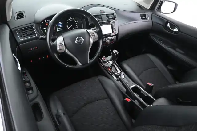 Valkoinen Tila-auto, Nissan Pulsar – GPC-133