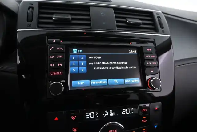 Valkoinen Tila-auto, Nissan Pulsar – GPC-133