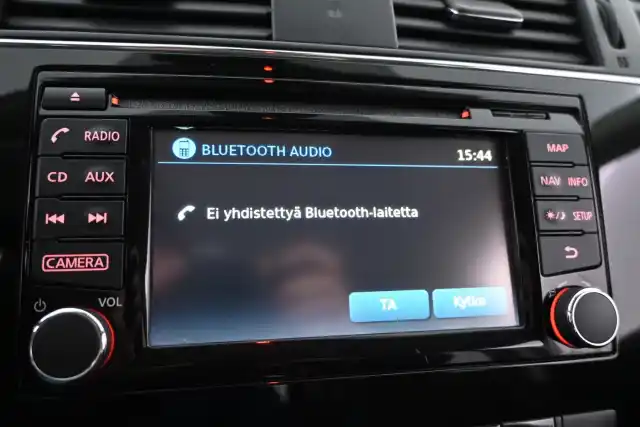 Valkoinen Tila-auto, Nissan Pulsar – GPC-133