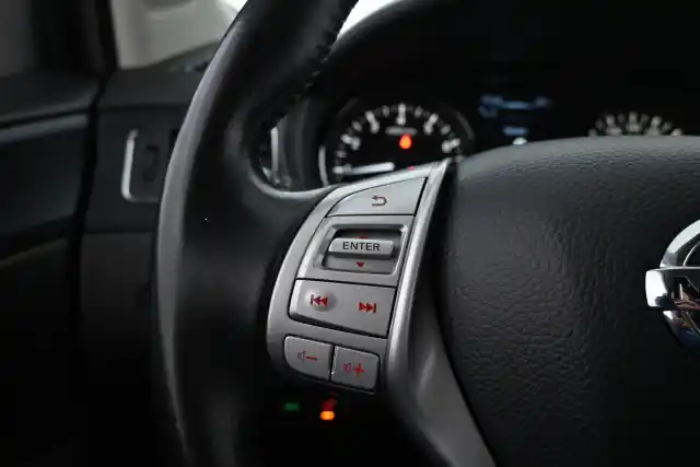 Valkoinen Tila-auto, Nissan Pulsar – GPC-133