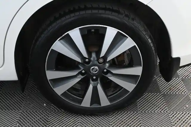 Valkoinen Tila-auto, Nissan Pulsar – GPC-133