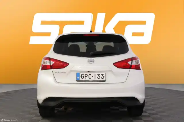 Valkoinen Tila-auto, Nissan Pulsar – GPC-133