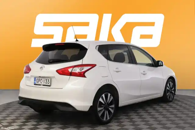 Valkoinen Tila-auto, Nissan Pulsar – GPC-133