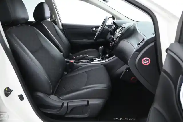 Valkoinen Tila-auto, Nissan Pulsar – GPC-133