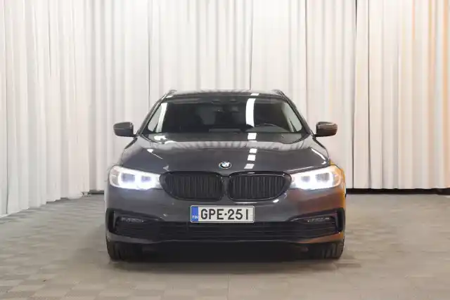 Harmaa Farmari, BMW 520 – GPE-251