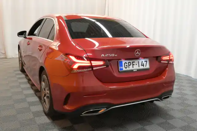 Punainen Sedan, Mercedes-Benz A – GPF-147