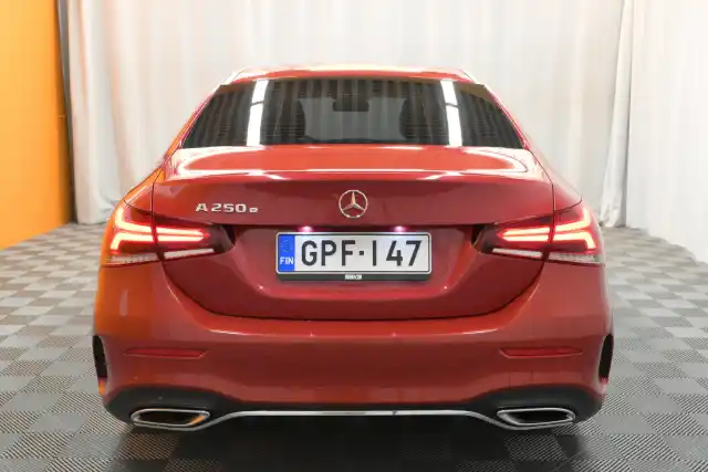 Punainen Sedan, Mercedes-Benz A – GPF-147