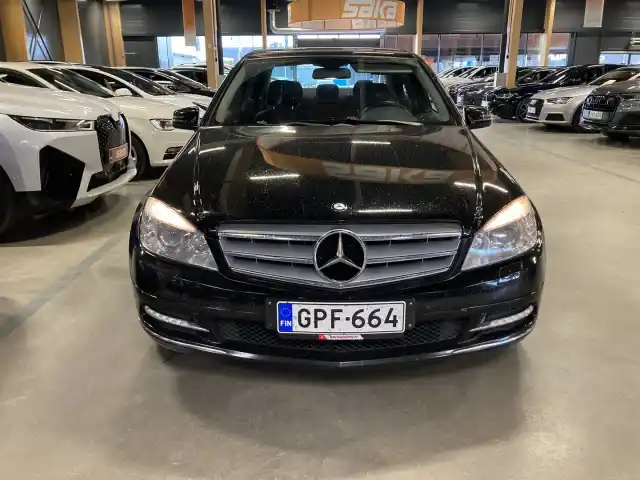 Musta Sedan, Mercedes-Benz C – GPF-664