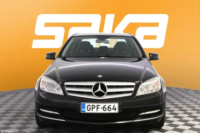 Musta Sedan, Mercedes-Benz C – GPF-664